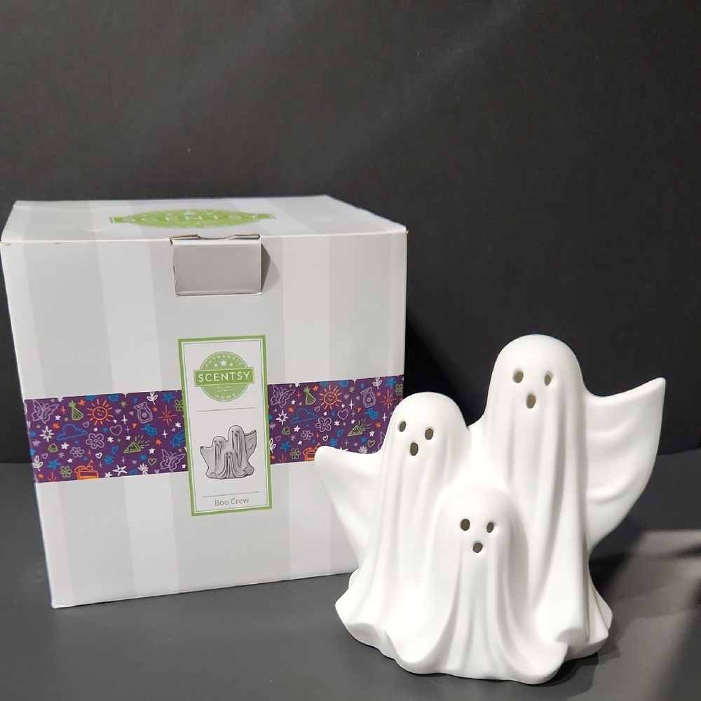 Scentsy Boo Crew Ghosts Disney Decor Warmer With Box
